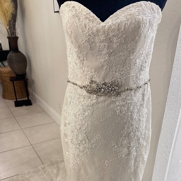 Blue By Enzoani Mermaid Style Ivory Wedding Dress -  Size 8- Retails $4000 - Picture 1 of 8